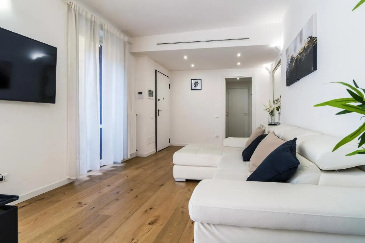 Apartmán Easylife - Elegante Dimora A Due Minuti Dal Duomo Milán 0*,
